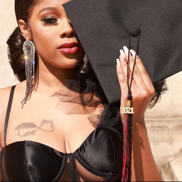 Black Swan Gown - Picture 2 of 3